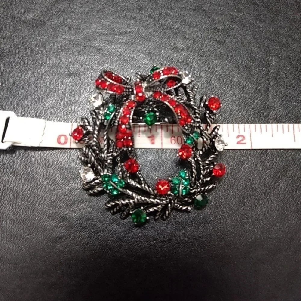 Silver tone holiday wreath brooch